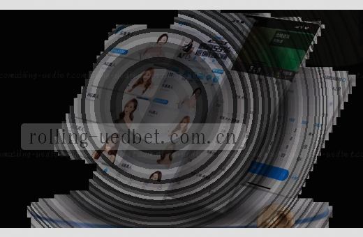 篮球击中篮筐后高高弹起